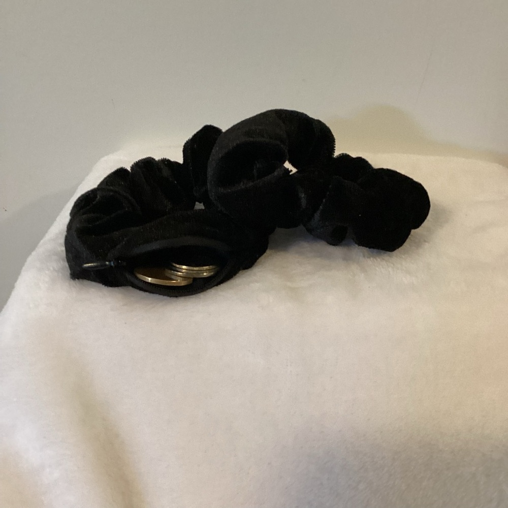 Secret compartment Black Velvet Scrunchie Set of 2